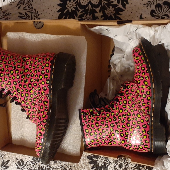 1460 Water-Repellent Leather Boot - Picture 8 of 9